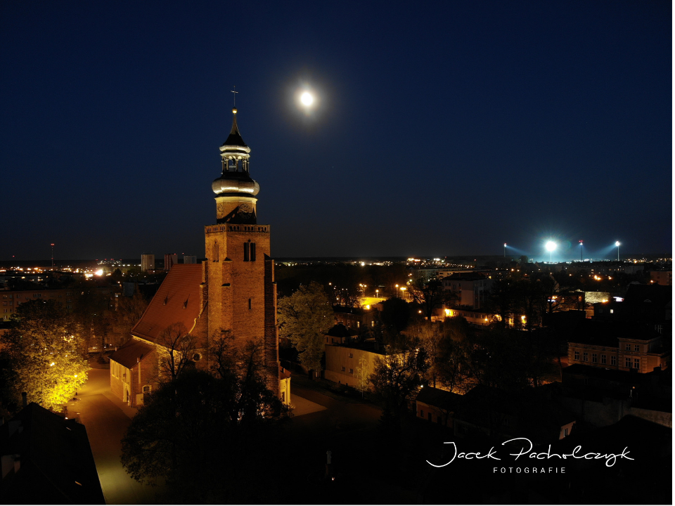Leszno by night