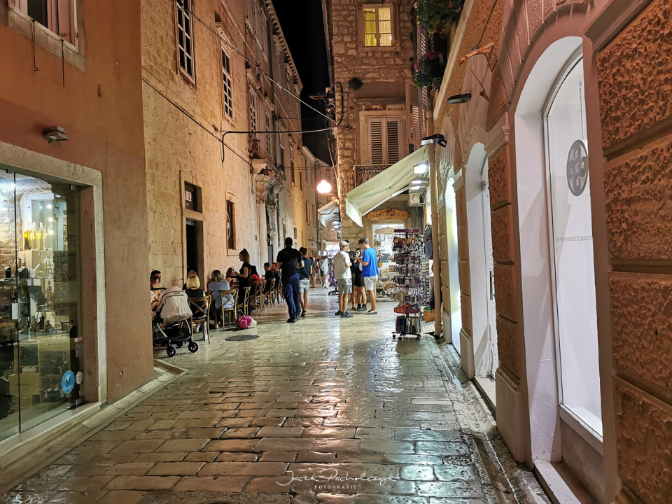 Zadar uliczki nocą